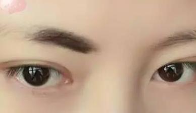 面相：女性眉毛如何看？